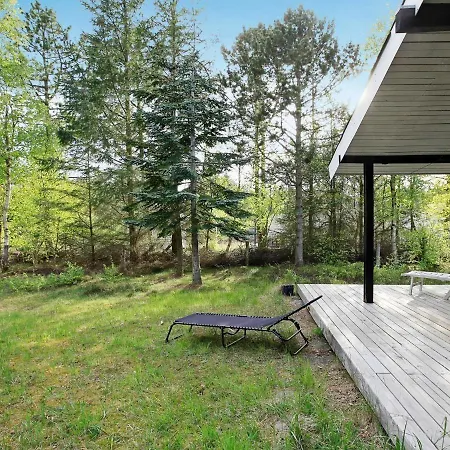 8 Person In Albaek-by Traum *