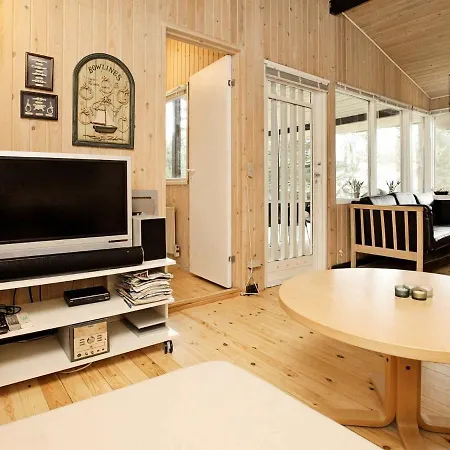 Four-bedroom In 1 Holiday home *
