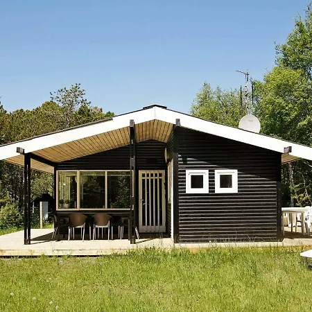 Holiday home Four-bedroom In 1 Aalbaek