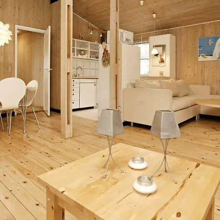Holiday home Four-bedroom In 1 Aalbaek